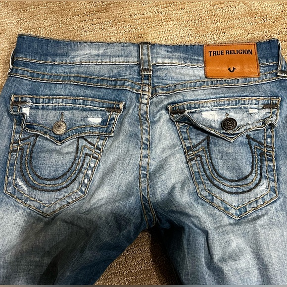 True Religion light ripped jeans 💧 - Picture 3 of 4